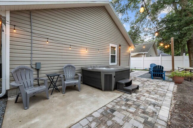 Building Photo - 20 Pearl St