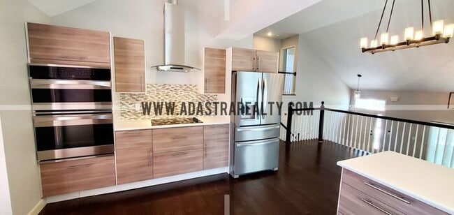 Building Photo - Gorgeous Updated Home in Blue Valley, South Overland Park-Available NOW!!