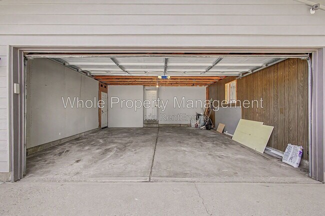 Building Photo - 3404 S Clinton Ct