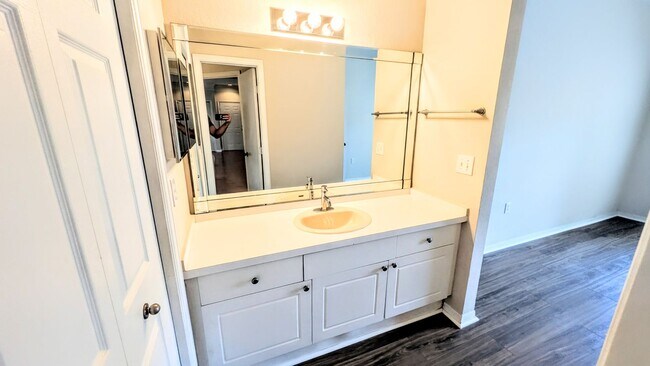 Building Photo - ANNUAL UNFURNISHED 2/1 Condo in Serenade on Palmer Ranch