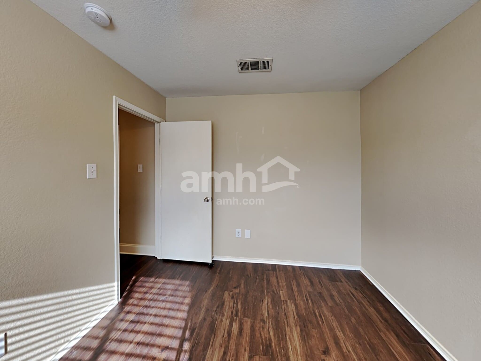 Building Photo - 1617 Kelly Ln