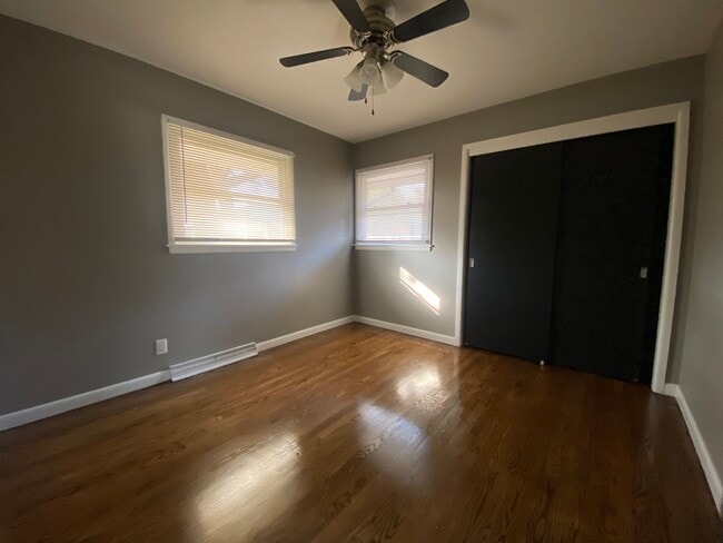 Building Photo - 3 Bedroom 2 Bath Single Family Home!  Gara...