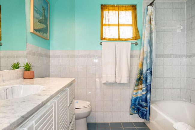 Building Photo - 3450 NE Linda Dr