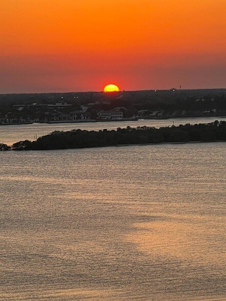 Building Photo - 5420 N Ocean Dr