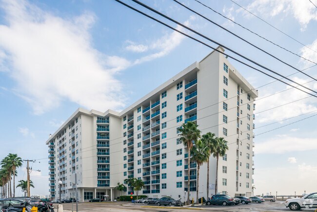 Building Photo - Wake Biscayne Bay