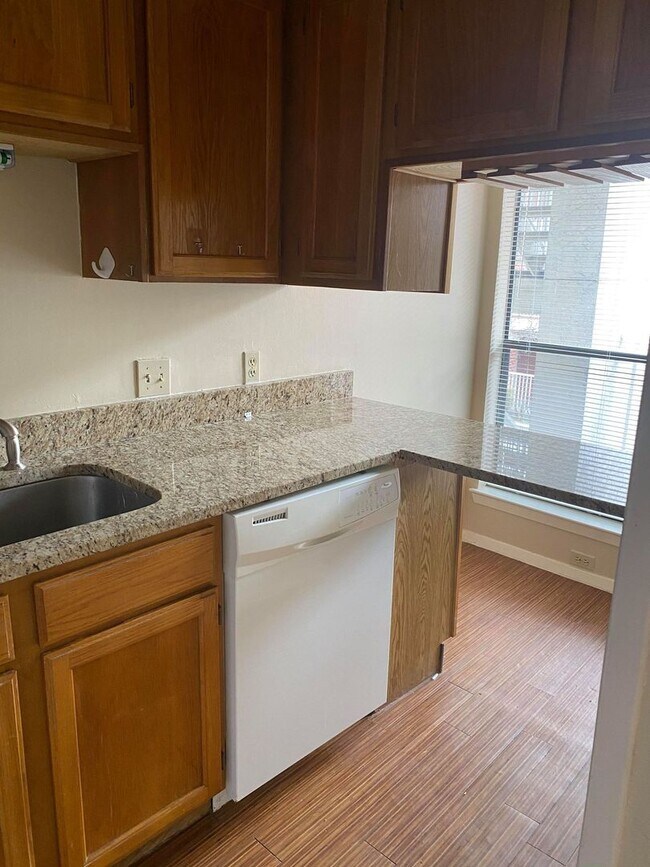 Building Photo - Sunchase 209 N/M