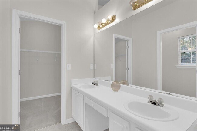 Building Photo - 2343 Cove Lake Way
