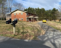 Building Photo - Great 1 bedroom 1 bath located in a great ...
