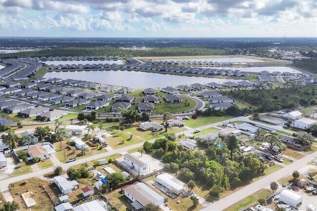 Building Photo - 3230 Smith St