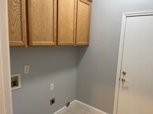 Building Photo - Immaculate 4br Pet Friendly Home in Morada