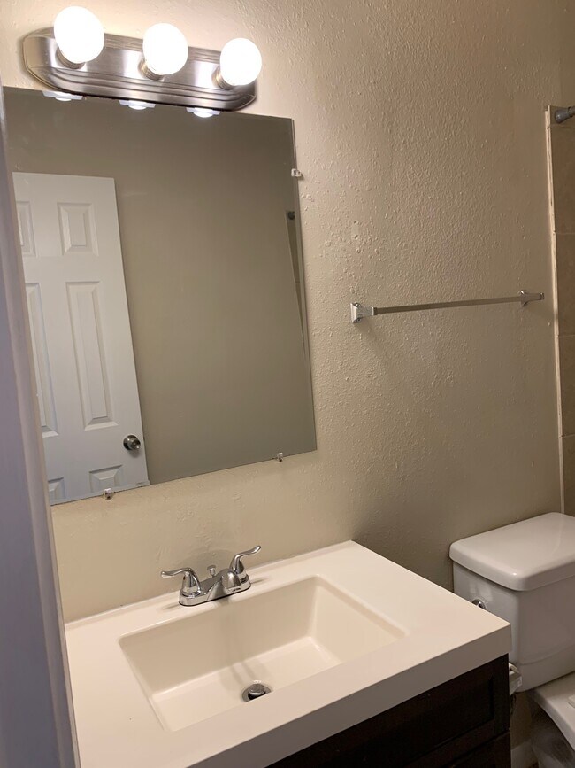 Building Photo - 1633 Jo Ann Place