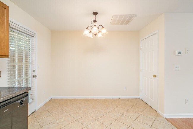 Building Photo - 1703 Maple View Way