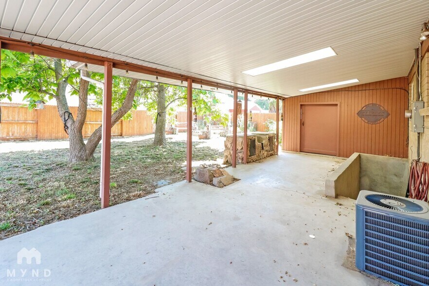 Building Photo - 381 Marquette Dr