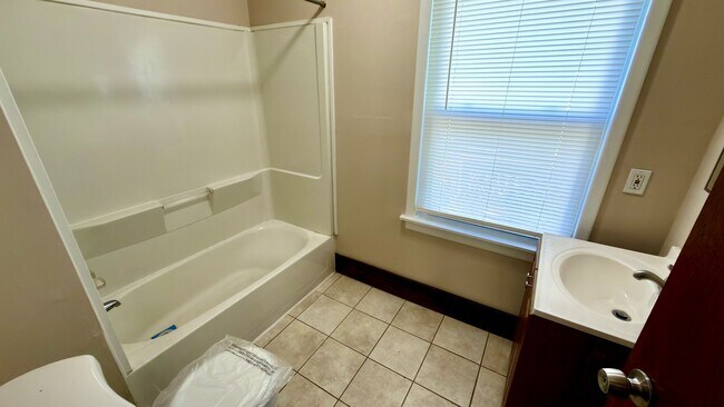 Building Photo - 451 Averill Ave