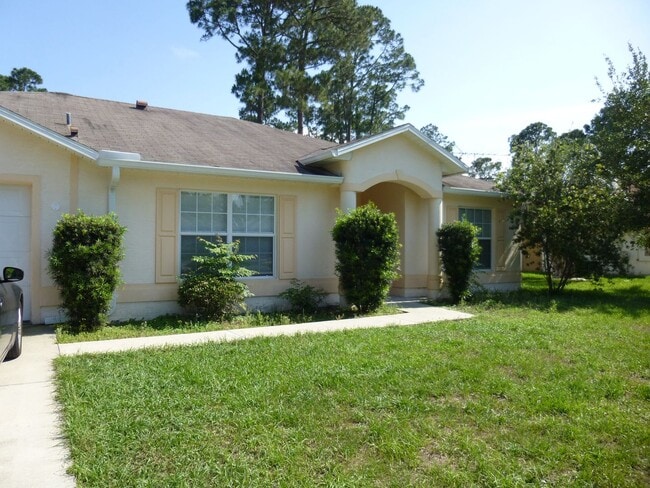 Primary Photo - 4/2/2, with screen porch. Convenient locat...