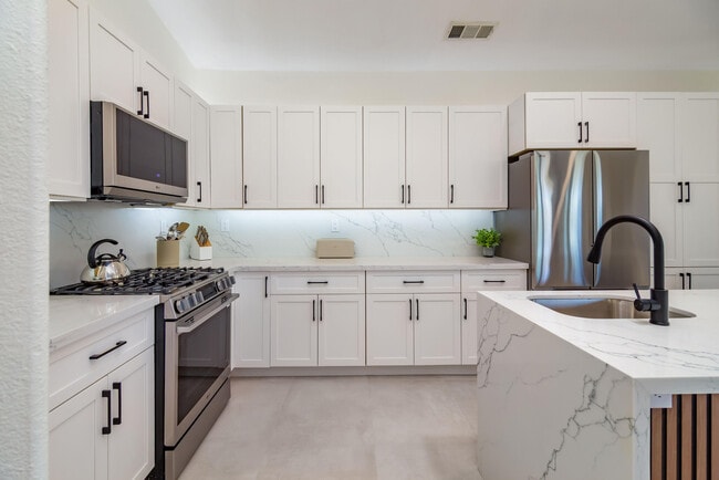 Building Photo - 67568 S Laguna Dr