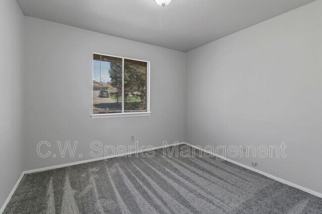 Building Photo - 1020 Mountview Dr