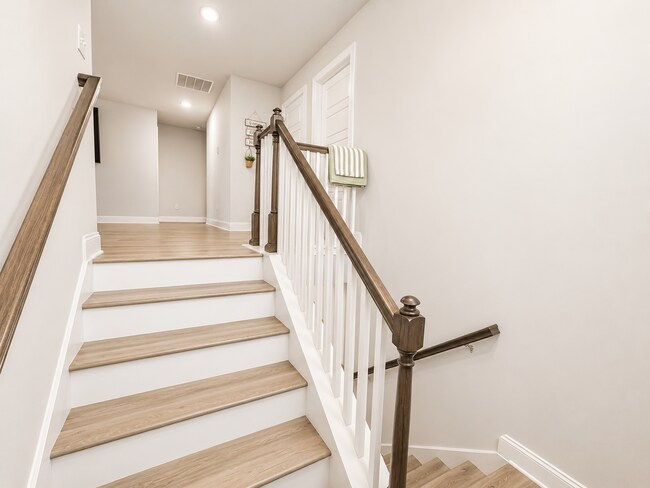 Building Photo - 5 Cottontail Ct
