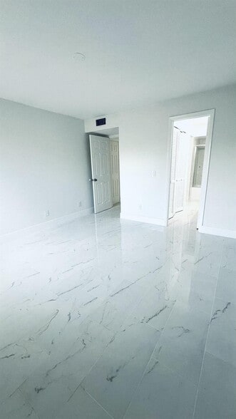 Building Photo - 1825 Palm Cove Blvd