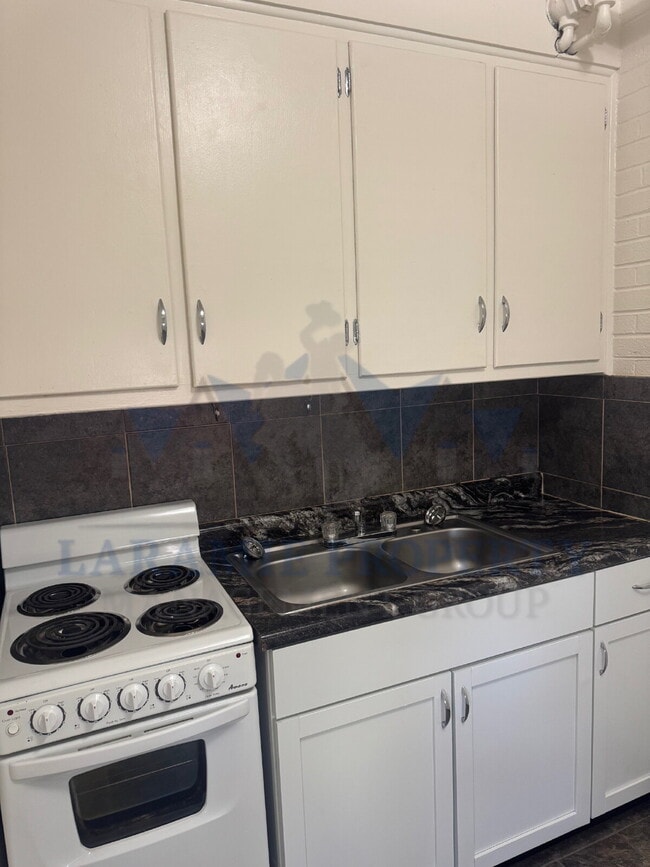 Building Photo - 1 bed 1 bath apartment - Near Campus!