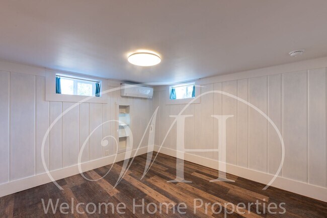 Building Photo - 1011 Waverly St