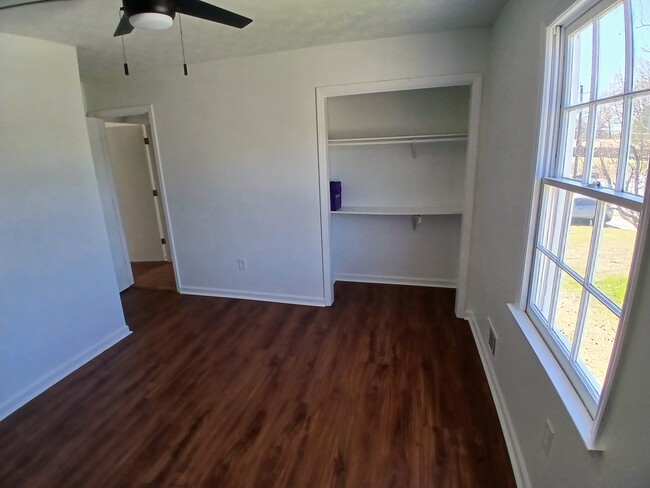Building Photo - 1518 Biffle Rd