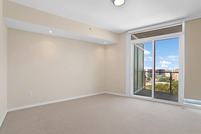 Building Photo - 3325 Piedmont Rd NE