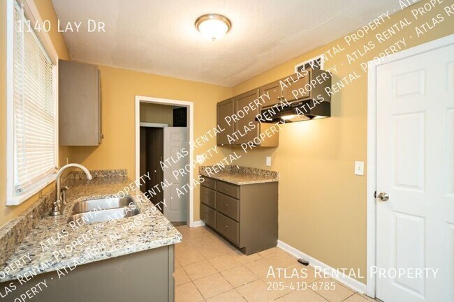 Building Photo - 1140 Lay Dr