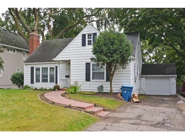 Primary Photo - 155 Benton Ave