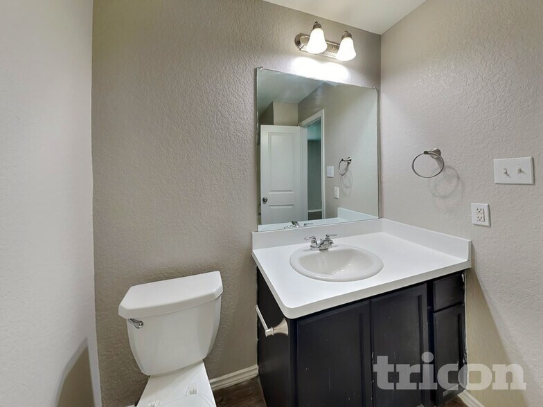 Building Photo - 5118 Everett Loop