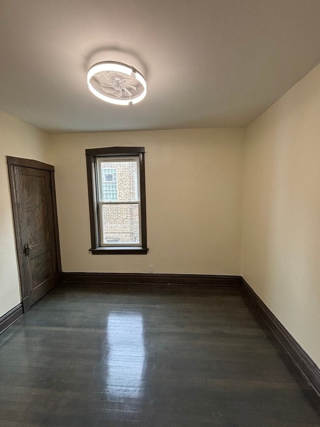 Building Photo - 1538 N Avers Ave