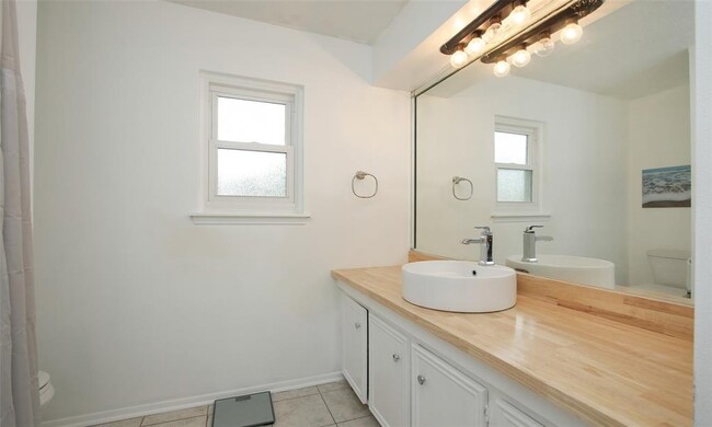 Building Photo - 6914 Chancellor Dr