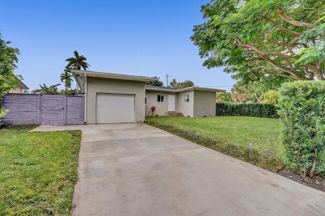 Building Photo - 11425 NE 3rd Ave