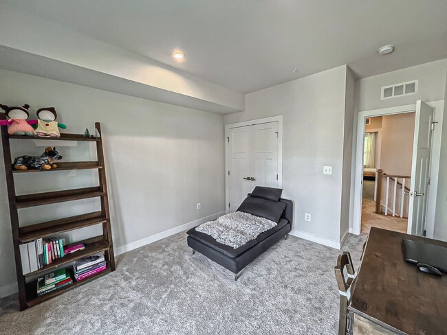 Building Photo - Luxury 3 Bedroom 2.5 Bathroom Brick Townho...