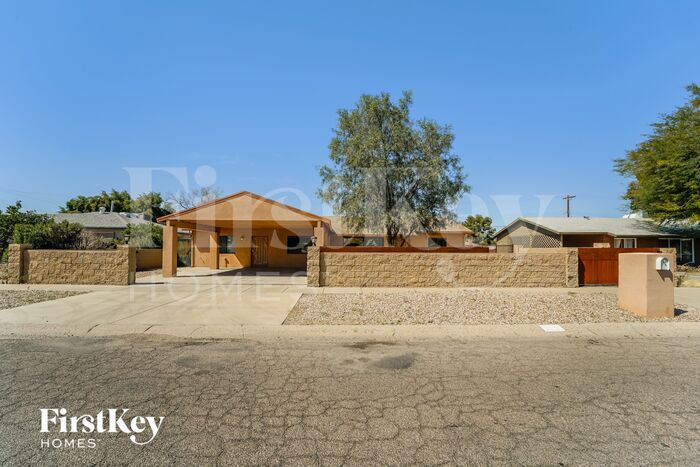 Building Photo - 518 S Lehigh Dr