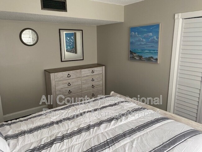 Building Photo - 3051 N Course Dr