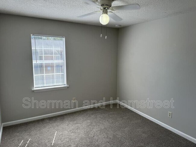 Building Photo - 516 Commons Dr