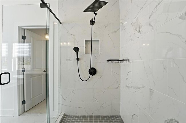 Building Photo - 415 Oakleigh Ave