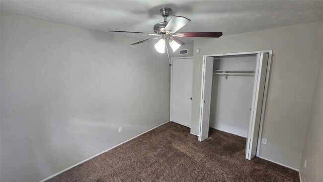 Building Photo - 22903 Millgate Dr