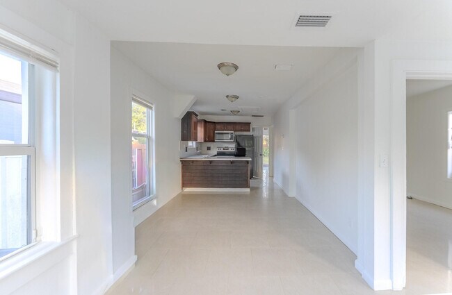 Building Photo - 521 S 24th Ave