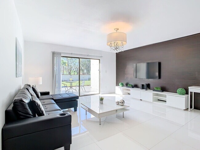 Primary Photo - Vineland Road, Orlando, FL 32811 - 2 BR 2.5 BA townhouse