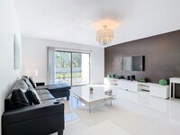 Building Photo - Vineland Road, Orlando, FL 32811 - 2 BR 2.5 BA townhouse