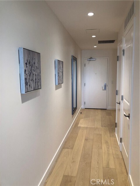 Building Photo - 400 S Broadway