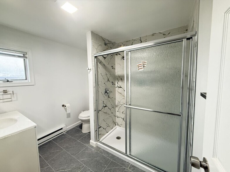 Building Photo - 735 Main St