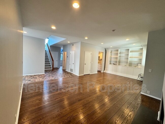 Building Photo - 501 Fenton Pl