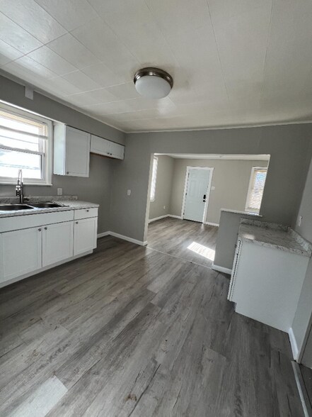 Building Photo - 10180 Count Dr