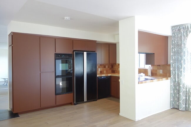 Building Photo - 702 Cavanagh Rd