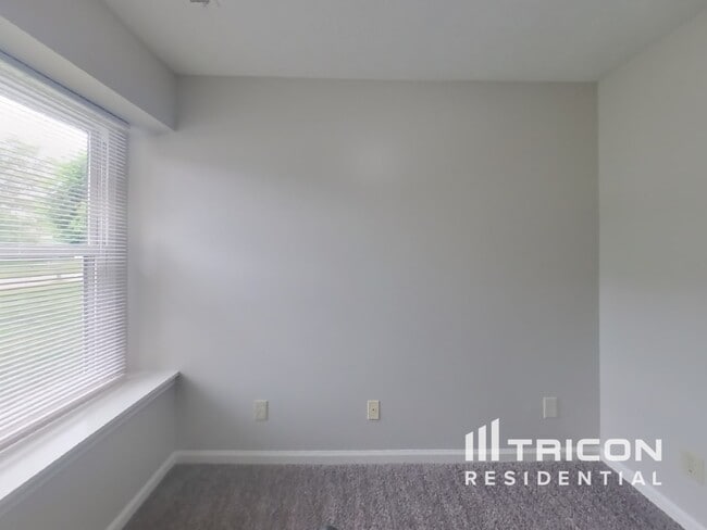 Building Photo - 5220 Tamarisk Ct