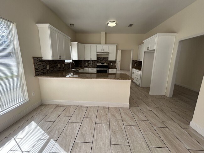 Building Photo - 23983 Terrace Ave