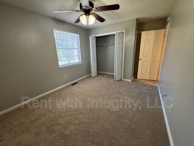 Building Photo - 2365 Parrot Ln